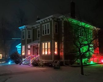 The Lark & Loon Inn - Annapolis Royal - Building