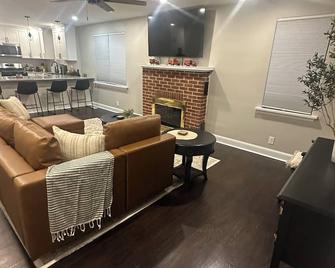 Home in North Wilmington - Wilmington - Living room