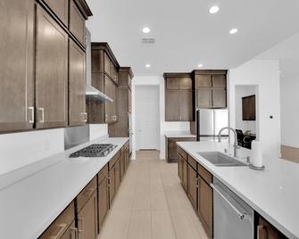 Modern Single-Story Retreat - Prime Summerlin - Garage Ev Charger - Top School - Las Vegas - Kjøkken