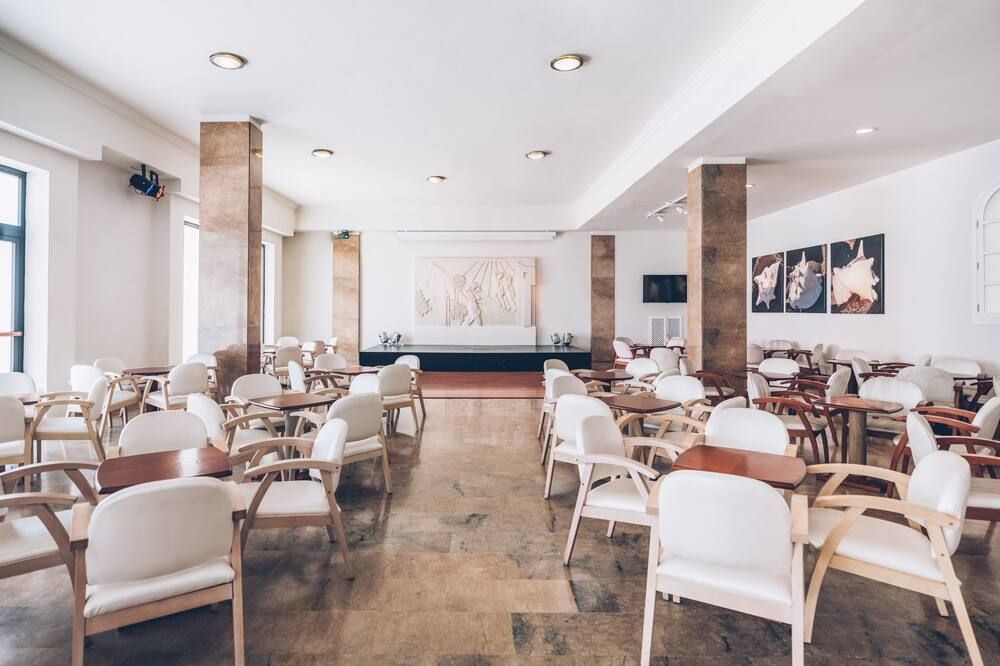 إيبيروستار ويفز لاس دالياس -مشامل جميع الخدمات - اديجي - مطعم