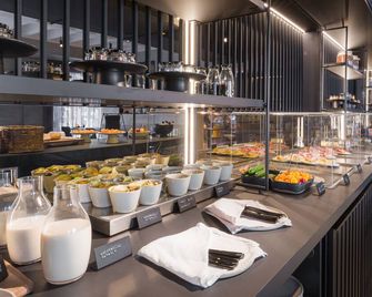 Emilu Design Hotel - Stuttgart - Buffet
