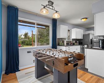 Cozy 5br - Outdoor Theater, Fire Pit, Games - Westminster - Cocina