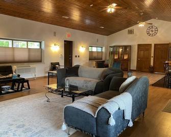 Spacious Open Concept Home on the Beautiful Rock River - Loves Park - Living room