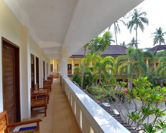 Central Inn Senggigi - Senggigi - Balcony