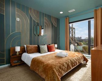 Oasis on the River with Garage Walk to Downtown - Nashville - Habitación