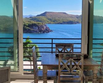 Stunning Views, Newly Remodeled, Steps from the Pools & minutes walking to beach - Saint Thomas - Balkon