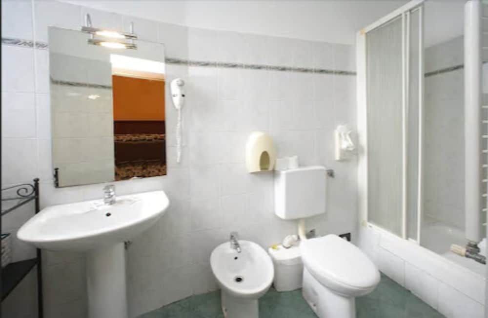 Hotel Le Tre Stazioni - ג'נואה - חדר רחצה