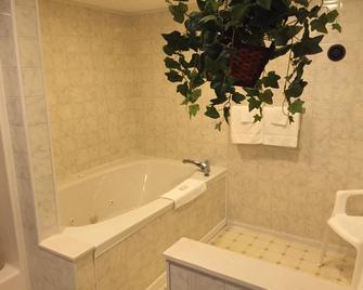 Lighthouse View Motel - Mackinaw City