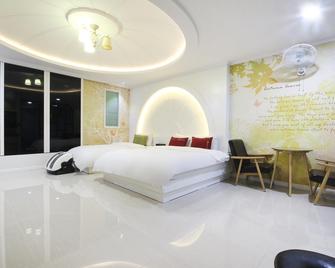 Busan Songdo Hotel 999 - Busan - Bedroom