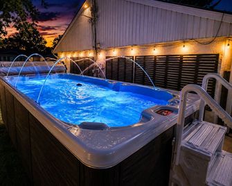 Private Heated Swim Spa - Pet & Kid Ok -Fenced Yard - Gahanna