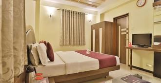 OYO 978 Marshall The Hotel - Ahmedabad - Bedroom