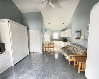 Ocean Walk Hotel - Old Orchard Beach - Living room