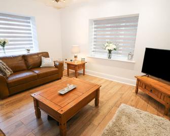 The Coach House - Bradford - Living room