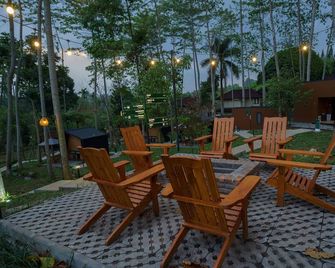 Bobocabin The Tavia, Puncak - Megamendung - Patio