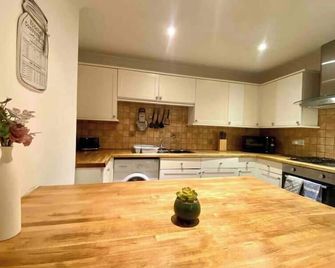 Fabrik Apartments - Harrowside by Blackpool Service Apartements - Blackpool - Cuisine