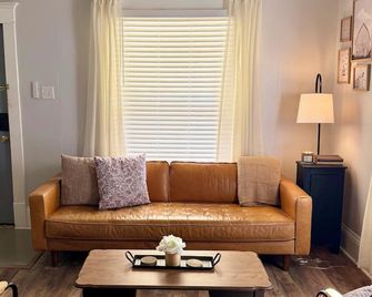 The Broadway Cottage - Great Bend Downtown(Pet Friendly) - Great Bend - Sala de estar