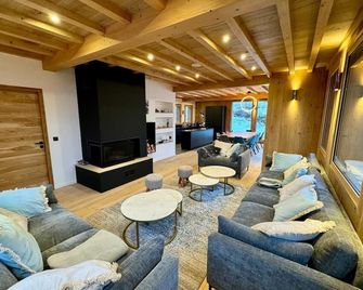 Luxury chalet sleeps 10/12, at the foot of the slopes, ESF and shops. - Landry - Salon