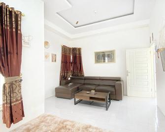 Villa Palacios Syari'ah Bukittinggi - Bukittinggi - Pokój dzienny