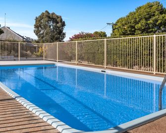 Econo Lodge Alabaster - Cowra - Bazén