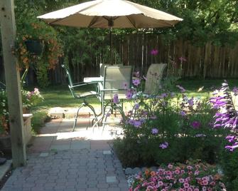 Canyon Loft. Not Too Far, Not Too Close. Private Stay. Str # 000795 - Leavenworth - Patio
