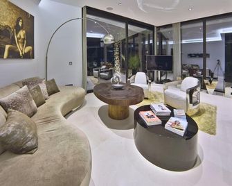 Striking Villa With Terraced Garden - סן ג'וזפ דה סה טלאיה - לובי