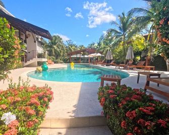 Parti Gras Hotel & Villas en Playa Potrero - Potrero - Bazén