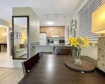 Plantation Hale Suites G5, King Bed, Ac, Near Ocean, Shops & Restaurants - Kapaa - Küche