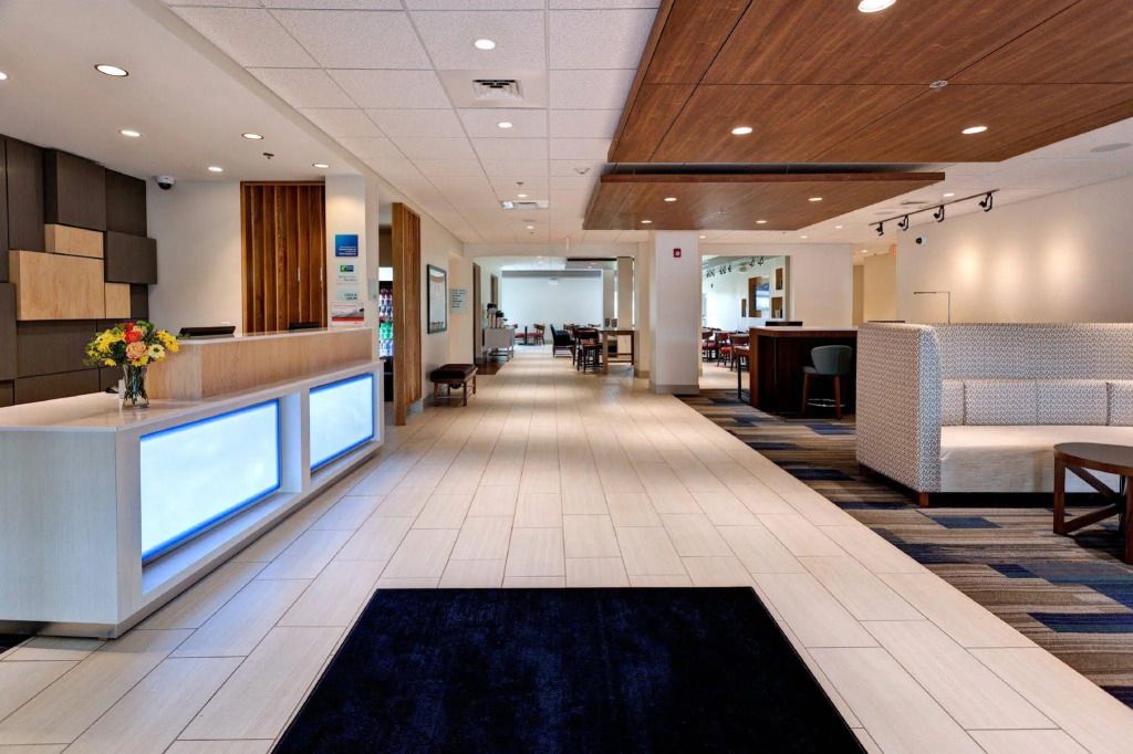 Holiday Inn Express & Suites Great Bend By IHG - Great Bend
