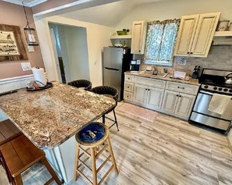 Vrbo Premier Host! lbi/One Block from The Beach! - Long Beach - Cocina