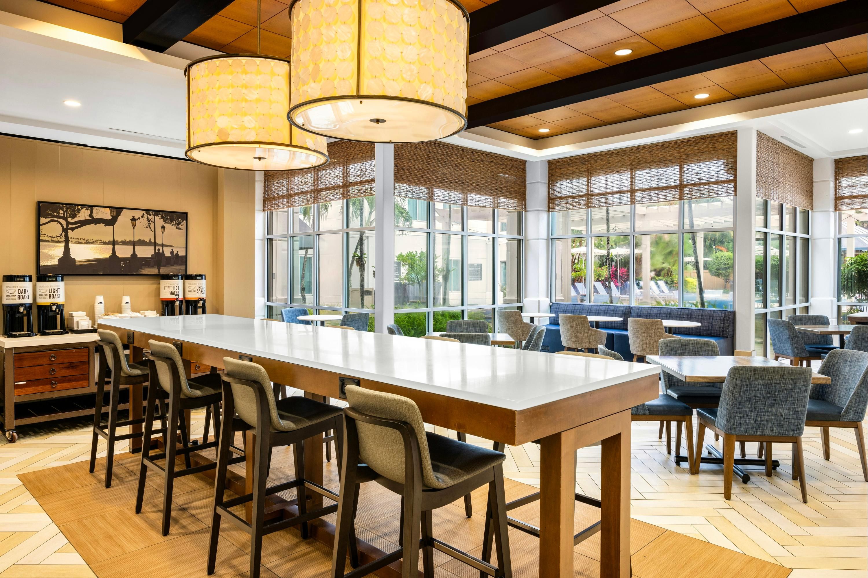 Hampton Inn & Suites by Hilton San Juan - San Juan - Bar