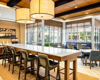 Hampton Inn & Suites by Hilton San Juan - San Juan - Bar