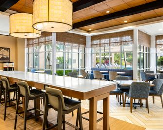 Hampton Inn & Suites by Hilton San Juan - San Juan - Bar