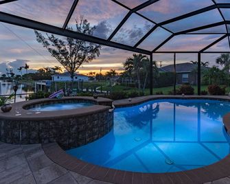Dock On The Canal, Kayaks, Heated Pool - Ahhhsome Sunsets - Sunset Oasis - Roelens Vacations - Cape Coral - Pool