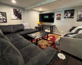 Lakeview Retreat - Harrison - Living room