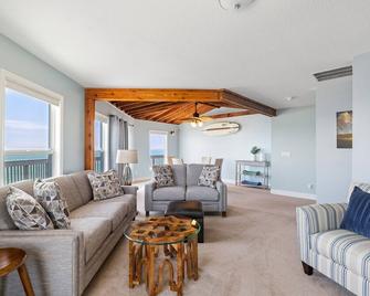 Oceanfront Penthouse Apartment-Twinzer - Melbourne Beach - Living room