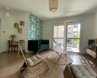 Spacious and bright nest in Hérouville-saint-Clair - Hérouville-Saint-Clair - Salon