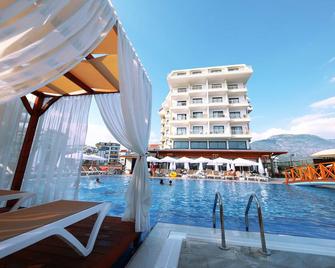 سي بيتش هوتل آنسبا - الانيا - حوض السباحة