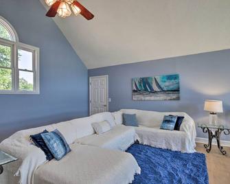 Impeccable Home w/ Dock & Pool on Lake Wateree! - Camden - Living room