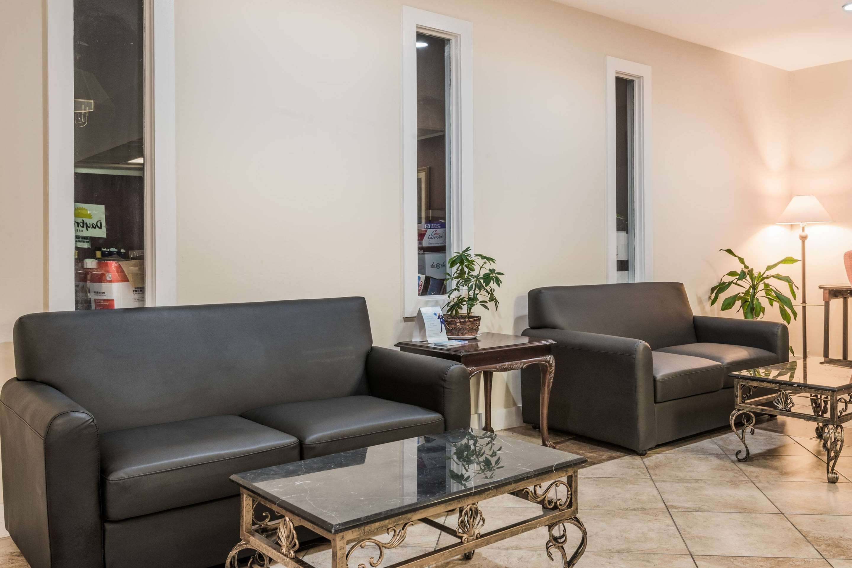 Baymont by Wyndham Lumberton NC - Lumberton - Stue
