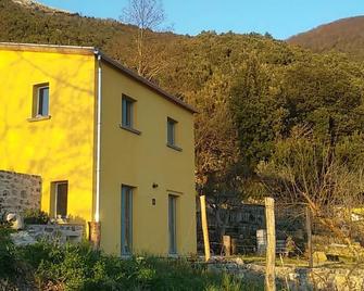 Small fine apartment in the green with sea views and terrace in the Cilento - Tortorella - Building