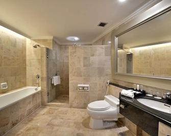 Grand Aquila Hotel - Bandung - Baño