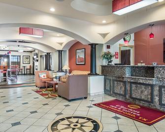 Clarion Inn & Suites - Weatherford - Lobby