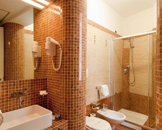 Hotel Fellini - Roma - Baño