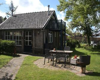 Small, cute and cozy little holiday home - Hippolytushoef - Patio