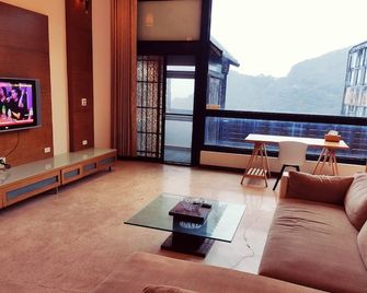 Taipei Jinguashi Cloud Mountain Homestay B&B - Ruifang District - Living room