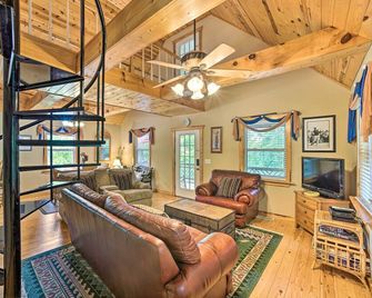 'Golfer's Retreat' - Cabin In Resort - Guntersville - Living room