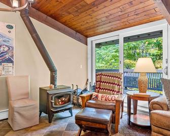 Alpine Court Chalet home - Killington - Living room
