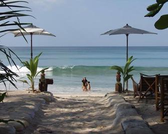 Jj Beach Resort & Jj Seafood - Ko Payam - Playa