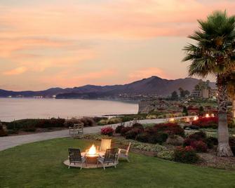 Spyglass Inn - Pismo Beach - Building