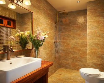Jiumi Snow Mountain Original Art Hotel - Diqing